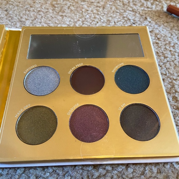 PUR Midnight Masquerade Face Pallet - Picture 3 of 5